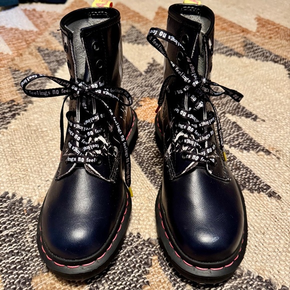 Dr. Martens (Doc Martens) - Sex Pistols "I Wanna Be Me" Black Boots (Size 6 US) - Picture 6 of 9